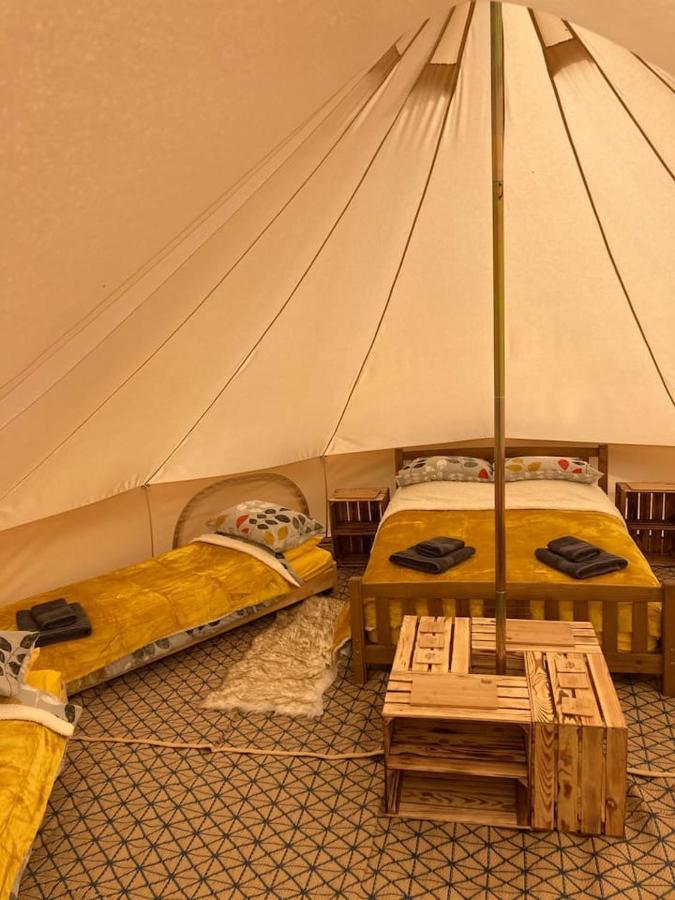 Roaches Retreat Family Glampsite, Rocky Reach Bell Tent With Outdoor Adventures And Campfire Nights Upper Hulme Exterior foto